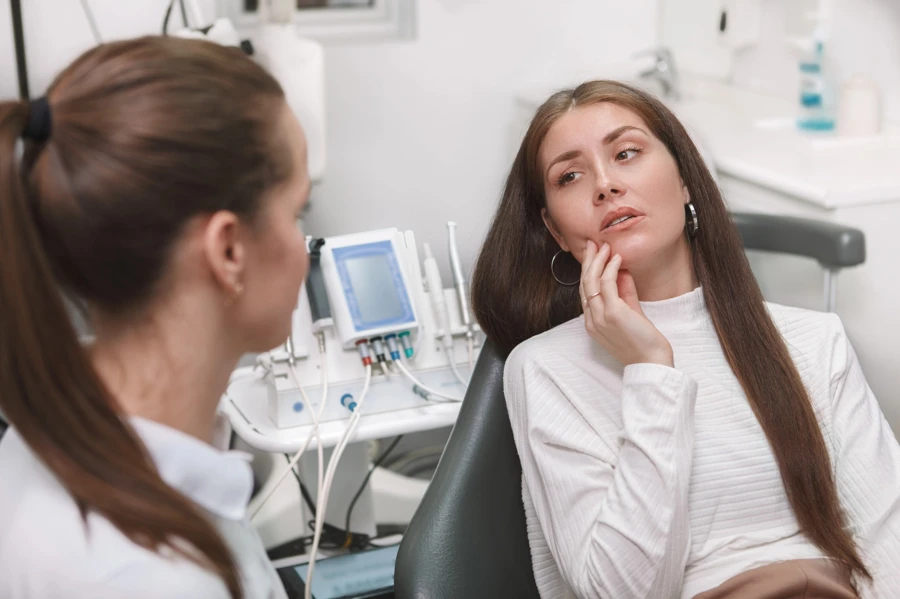 emergency dentist waxhaw nc patient consultation for tooth pain
